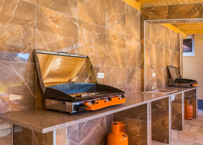 Dragan K2 - A1 First Floor - Mpolo *