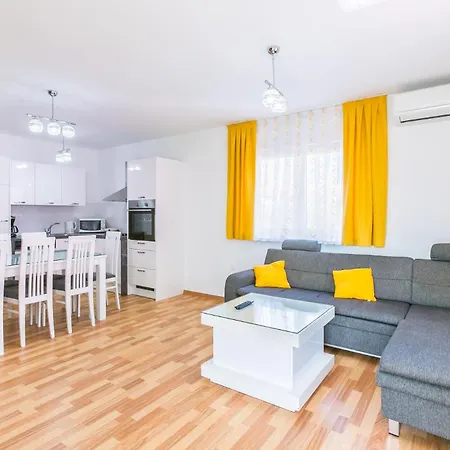Apartment Dragan K2 - A1 First Floor - Mpolo Medulin