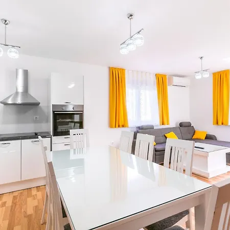 Dragan K2 - A1 First Floor - Mpolo Apartment